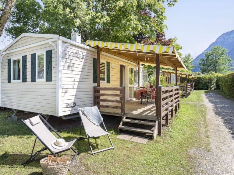 Mobil home avec terrasse ensoleillée,vue montagne