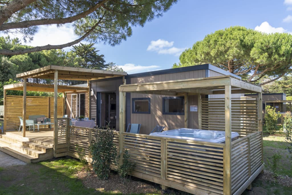 Mobil-home EXCLUSIF – 2 chambres – 2 salles d&rsquo;eau – SPA